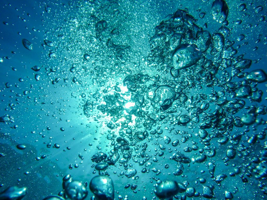Burbujas de agua de mar